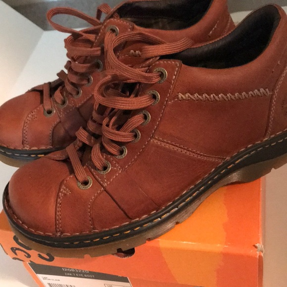 Shoes - Picture 5 of 5